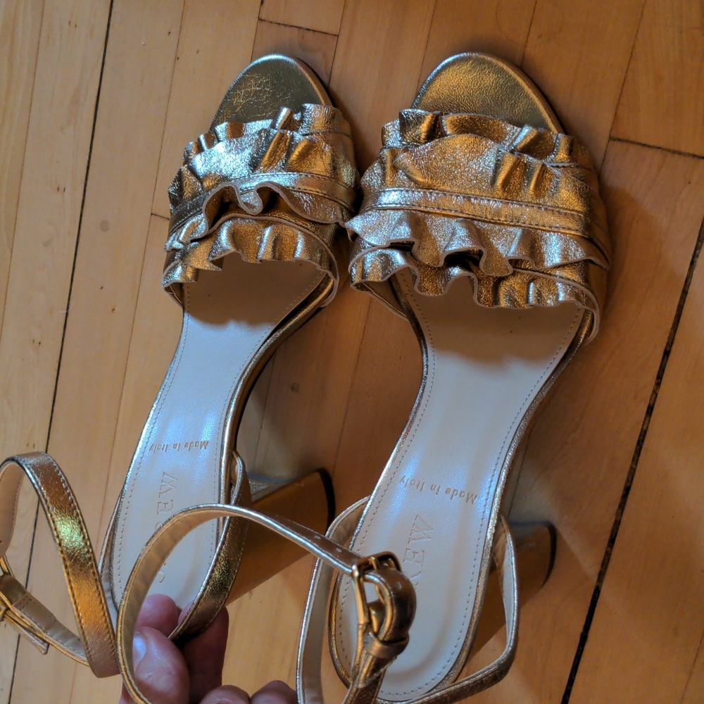 JCrew women's gold metallic ruffle sandals, sz 6